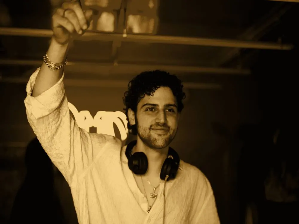 SALO in the booth, arm raised